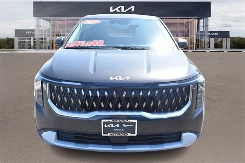 2025 Kia Carnival LXImage 8