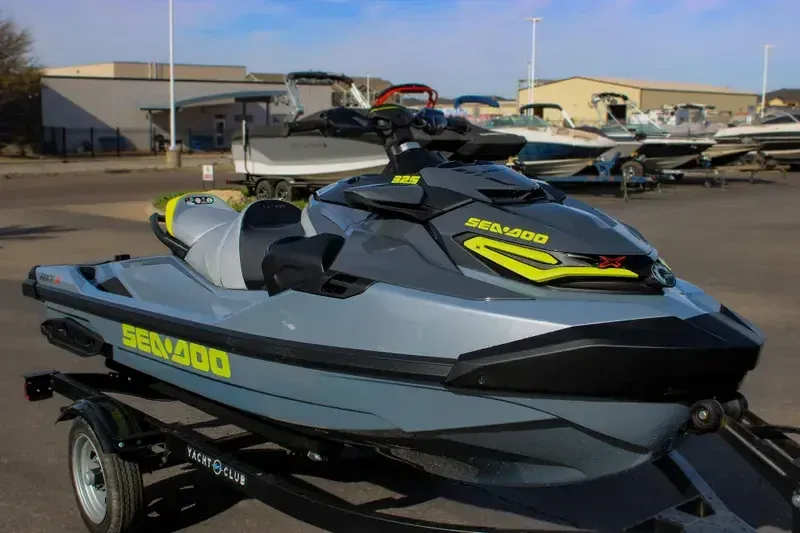 2025 SEADOO RXTX 325 WITH SOUND SYSTEM ICE METAL AND MANTA GREEN Image 2