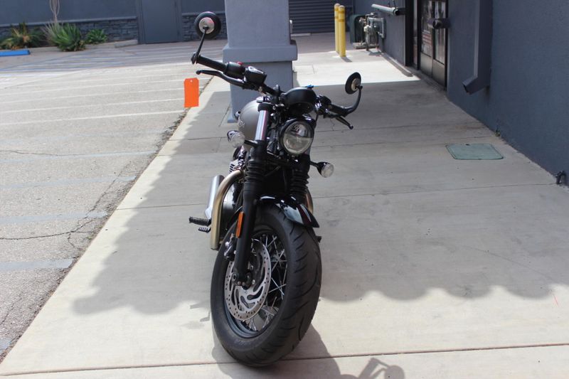 2022 Triumph Bonneville Bobber (Euro 5a) Base Image 3