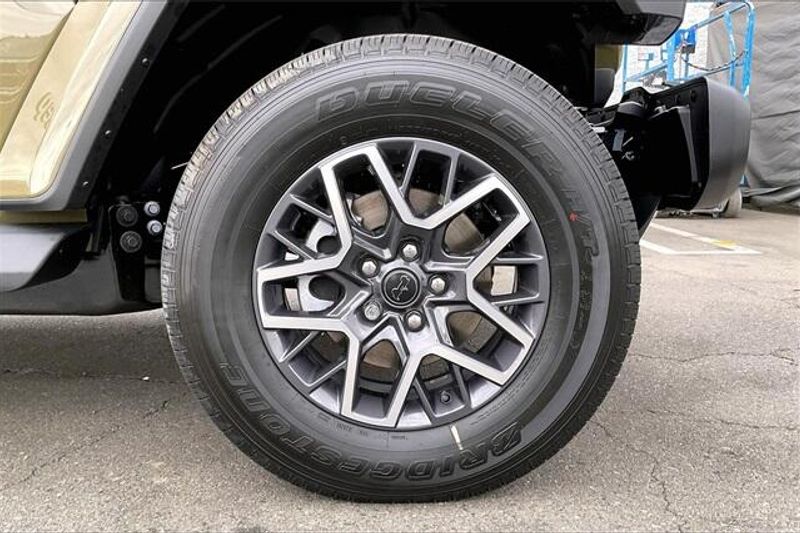 New 2026 Jeep Wrangler 4-door SaharaImage 10