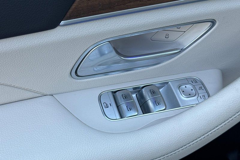 Used 2025 Mercedes-Benz GLS 450Image 12