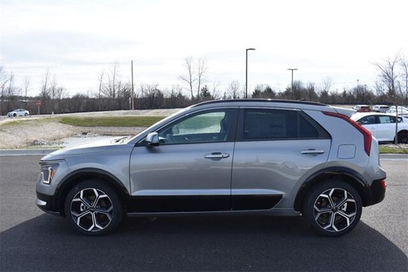 New 2025 Kia Niro EX TouringImage 6