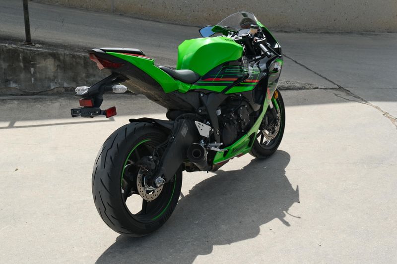 2024 Kawasaki NINJA ZX6R ABS KRT EDITION LIME GREEN AND EBONY Image 3
