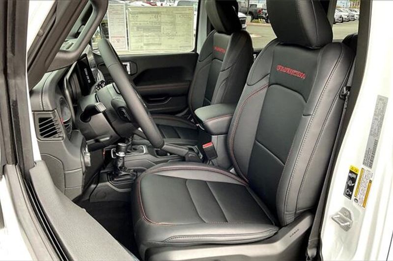 New 2025 Jeep Wrangler 4-door Rubicon XImage 8