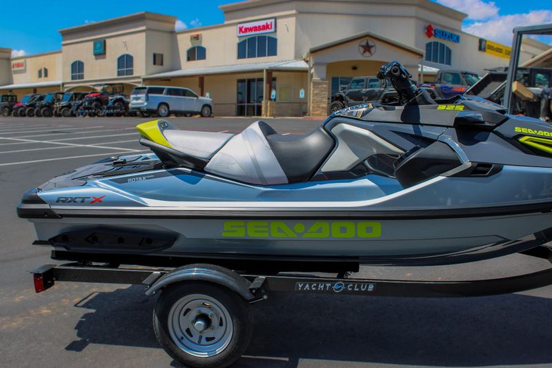 2025 SEADOO RXPX 325 WITH SOUND SYSTEM ICE METAL AND MANTA GREEN Image 6