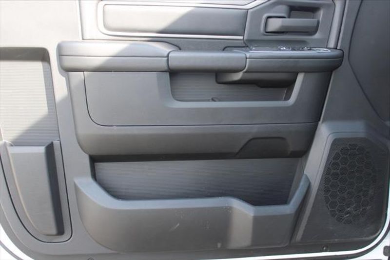 2023 RAM 3500 Chassis Cab Tradesman/SLTImage 15