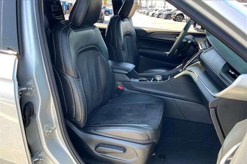 Used 2023 Jeep Grand Cherokee L AltitudeImage 6