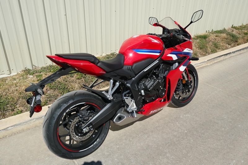 NEW 2025 HONDA CBR650R ECLUTCH Image 3