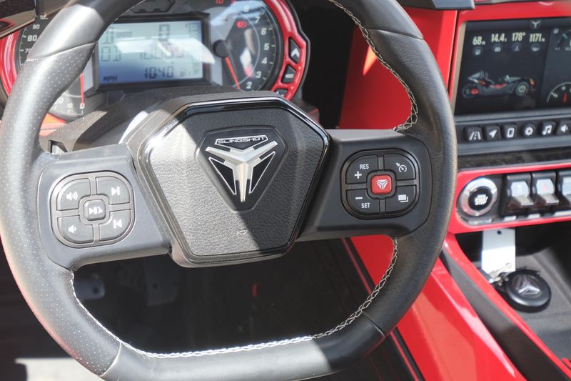 2020 Polaris SLINGSHOT R BLACK AND RED Image 17