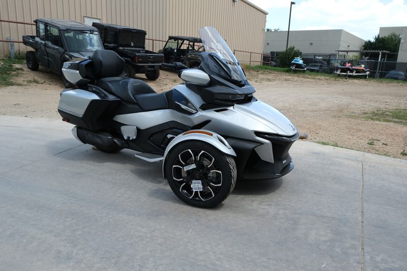 2024 Can-Am SPYDER RT LIMITED HYPER SILVER WITH PLATINUMImage 8