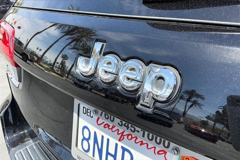 2020 Jeep Grand Cherokee Laredo E in a Diamond Black Crystal Pearl Coat exterior color and Blackinterior. I-10 Chrysler Dodge Jeep Ram (760) 565-5160 pixelmotiondemo.com 