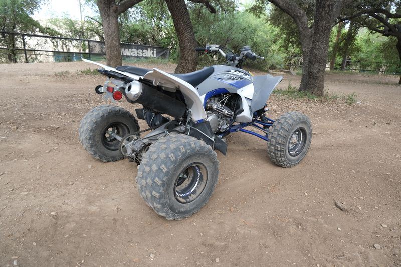 2019 YAMAHA YFZ450R SE in a GRAY exterior color. Family PowerSports (877) 886-1997 familypowersports.com 