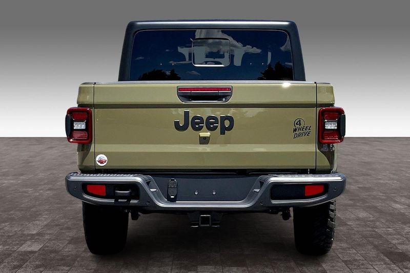 2025 Jeep Gladiator Willys photo 4