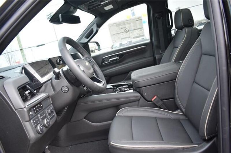 2025 Chevrolet Suburban PremierImage 30