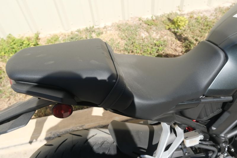 NEW 2025 HONDA CB300R ABS Image 12