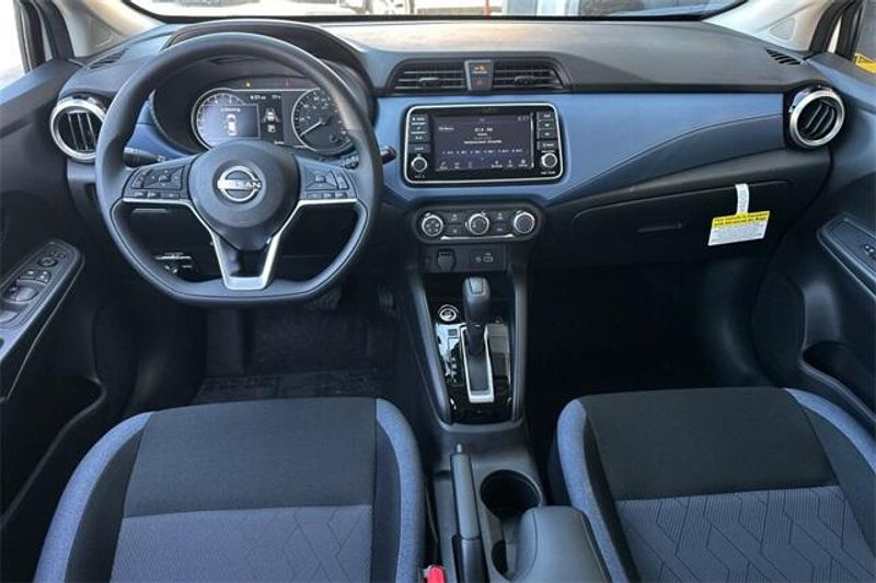 New 2025 Nissan Versa 1.6 SVImage 10