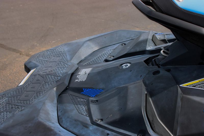 2023 SEADOO SPARK TRIXX FOR 3 WITH AUDIO BLUE Image 20