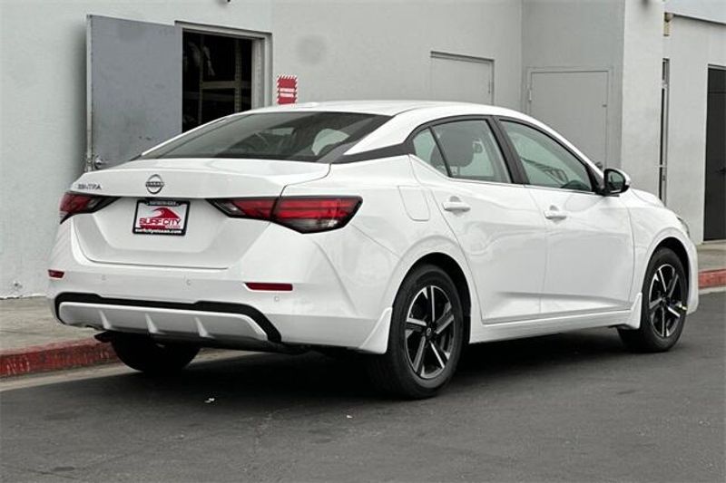 New 2025 Nissan Sentra SVImage 3
