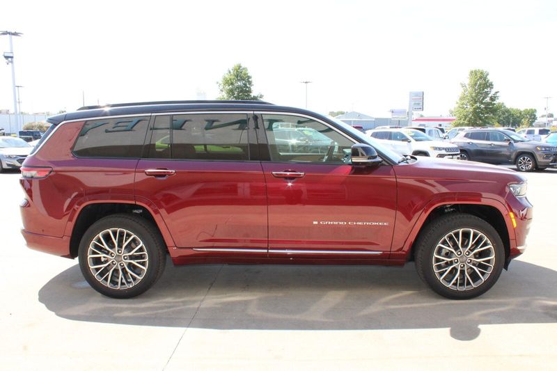 2025 Jeep Grand Cherokee L Summit Reserve photo 6