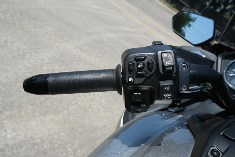 USED 2018 YAMAHA STAR ELUDER Image 19