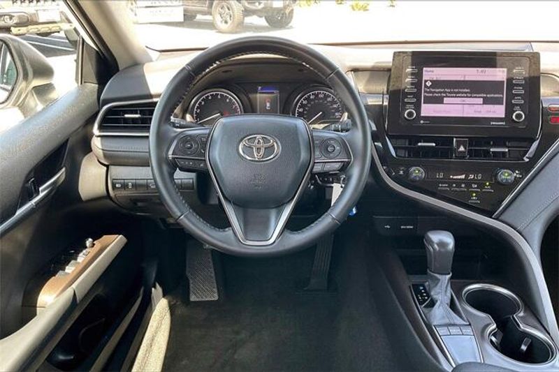 Used 2022 Toyota Camry SEImage 4