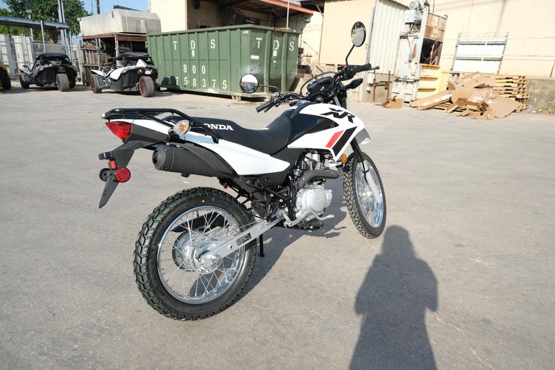 2024 Honda XR150LImage 9