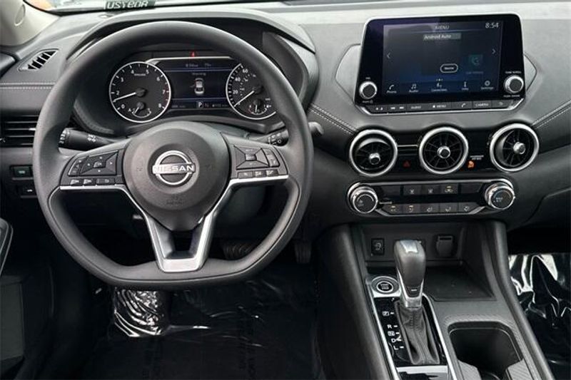 New 2025 Nissan Sentra SVImage 11