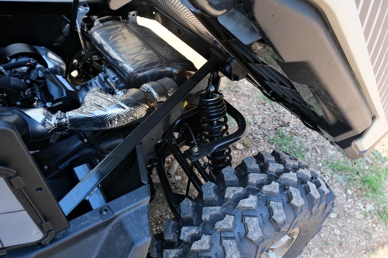 2025 Can-Am DEFENDER MAX LIMITED CAB HD10 DESERT TAN AND STEALTH BLACK Image 41