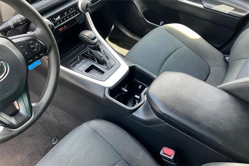 2022 Toyota RAV4 LEImage 17