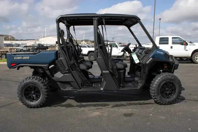 NEW 2026 CAN-AM DEFENDER MAX XT HD11 WITH 1025 INCH TOUCHSCREEN Image 2