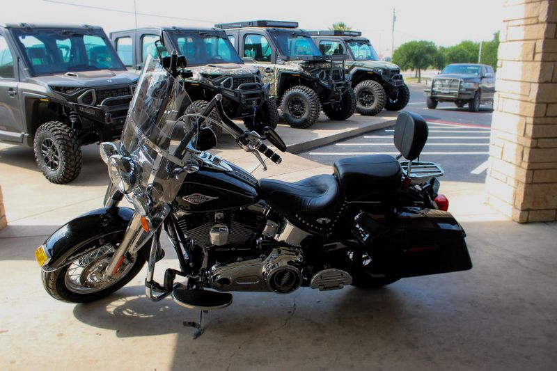 2013 HARLEY HERITAGE SOFTAIL BLACK Image 6