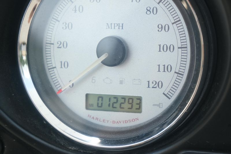 2011 HARLEY STREET GLIDE PURPLE Image 9