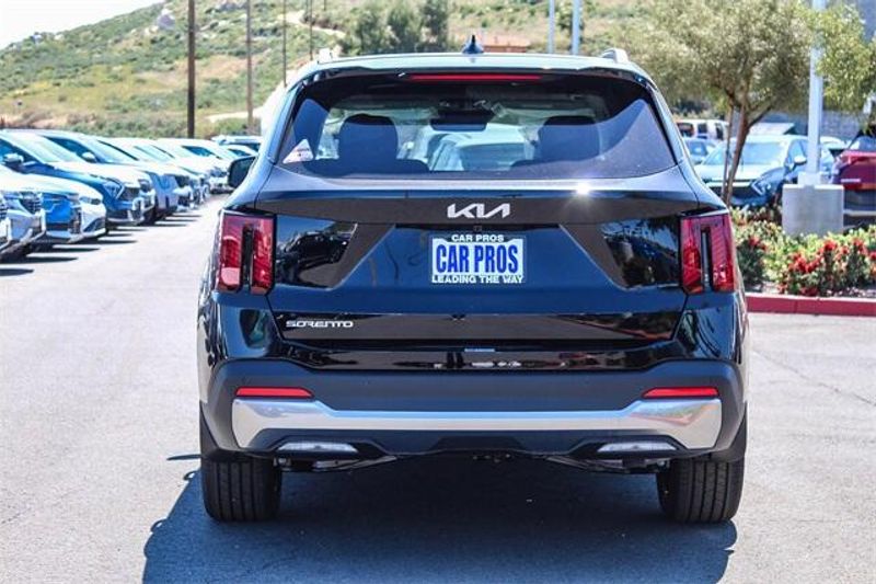 New 2025 Kia Sorento SXImage 16