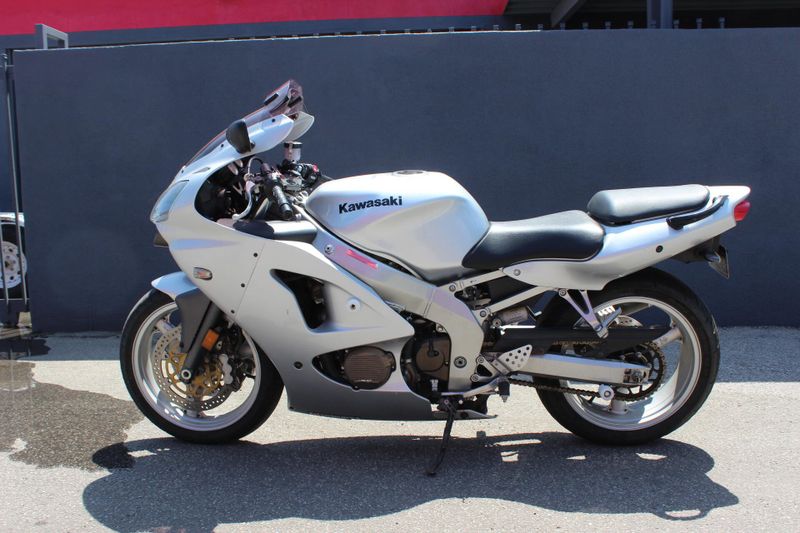 2006 Kawasaki ZZR�� 600 Image 2