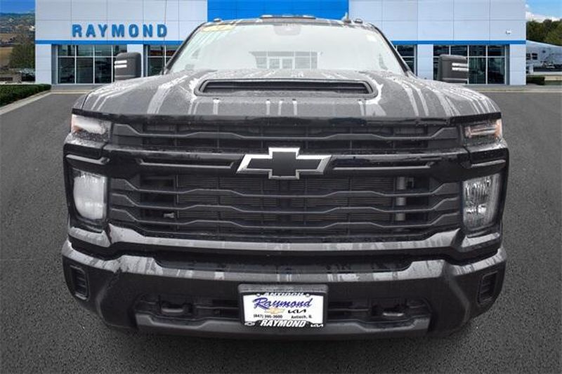 2024 Chevrolet Silverado 2500HD CustomImage 8