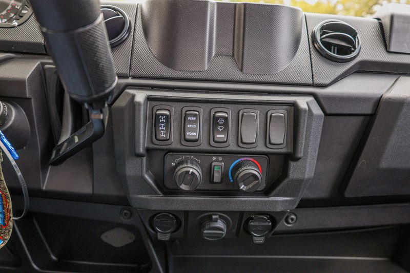 NEW 2027 POLARIS RANGER CREW XP 1000 CAB Image 7