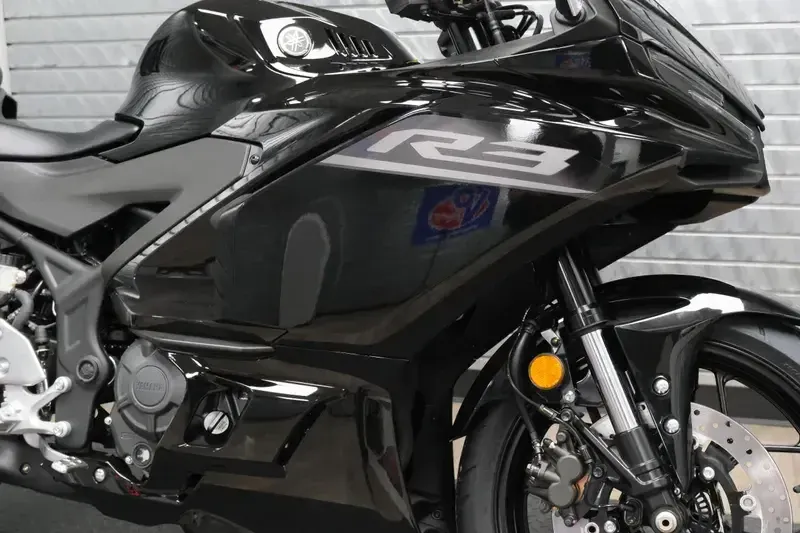 NEW 2026 YAMAHA YZFR3 ABS Image 6