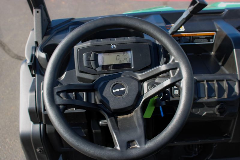 2025 Can-Am DEFENDER MAX DPS HD7 COMPASS GREEN Image 15
