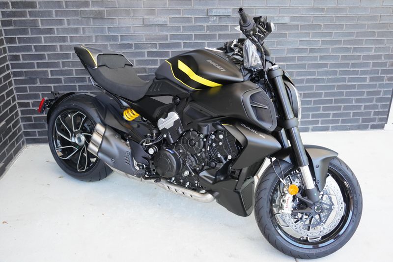 New 2026 Ducati Diavel V4 