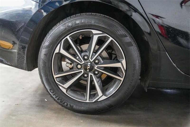 2024 Kia Forte LXSImage 12
