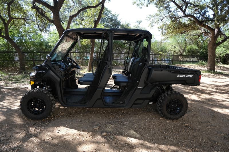 2025 Can-Am DEFENDER MAX DPS HD9 STEALTH BLACKImage 3