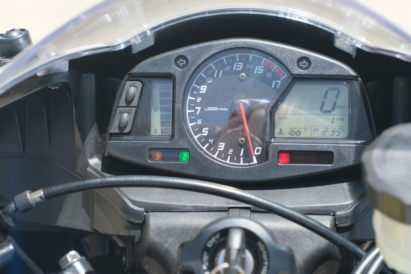 2025 Honda CBR600RR ABS DEEP PEARL GRAY Image 12