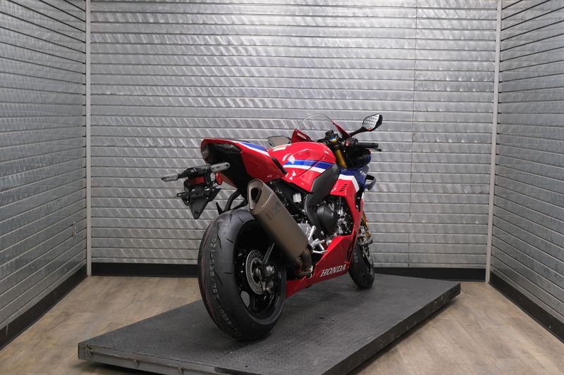 NEW 2026 HONDA CBR1000RRR FIREBLADE SP Image 3