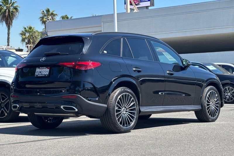 Used 2025 Mercedes-Benz GLC 300Image 4