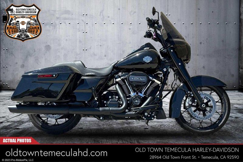 2022 Harley-Davidson Road King in a Black exterior color. BMW Motorcycles of Temecula – Southern California (951) 506-6903 bmwmotorcyclesoftemecula.com 