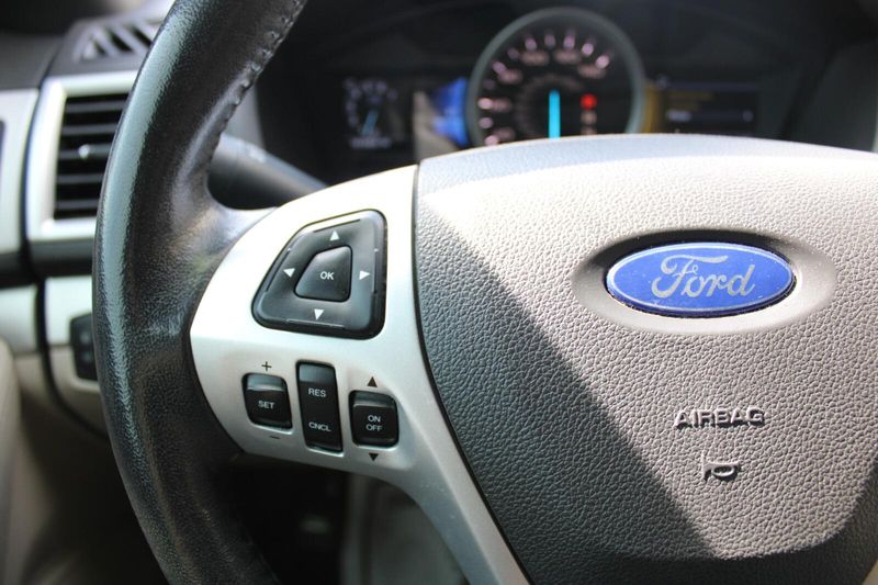 2015 Ford Explorer XLT photo 14