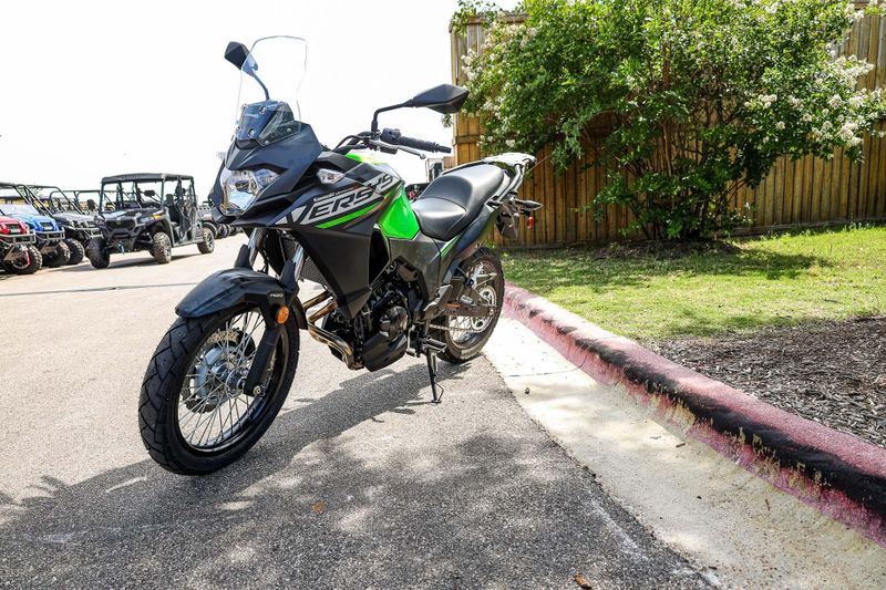 2025 Kawasaki VERSYSX 300  CANDY LIME GREEN AND METALLIC FLAT SPARK BLACK Image 34