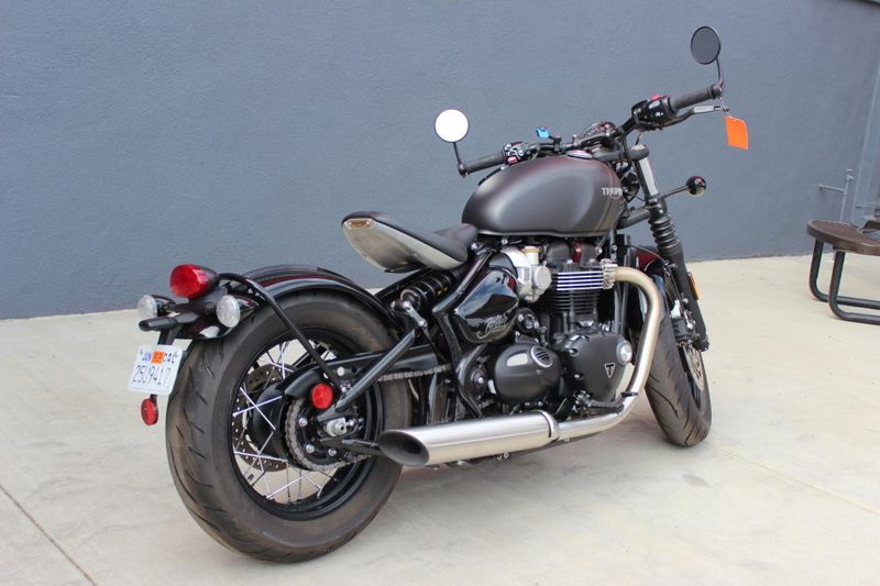2022 Triumph Bonneville Bobber (Euro 5a) Base Image 8