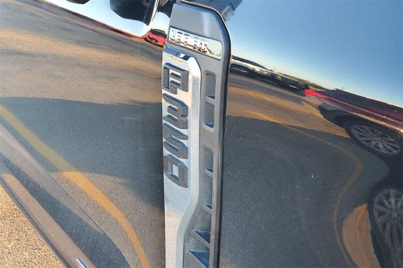 2023 Ford F-350 Lariat photo 3