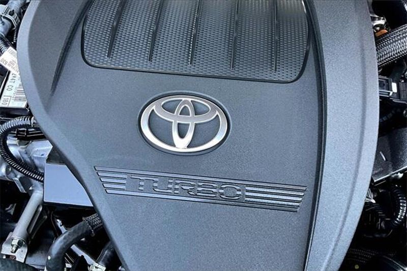 Used 2023 Toyota Highlander XSEImage 32